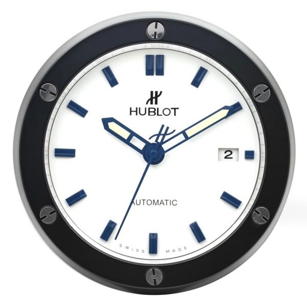 Настенные часы Hublot Classic Fusion